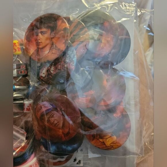 Stranger Things Party Favors - Picture 6 of 6